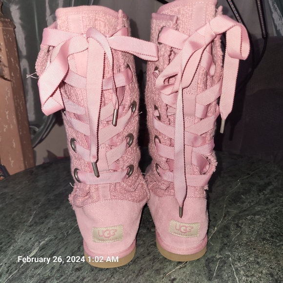 UGG lace up heirloom boots - Picture 4 of 13